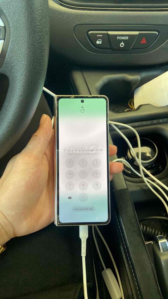 Samsung Z Fold4 Trắng Hỏng màn trong. Mua bán Điện thoại tại Quận Hà Đông Hà Nội được đăng bởi Lương Lê Linh hình 1
