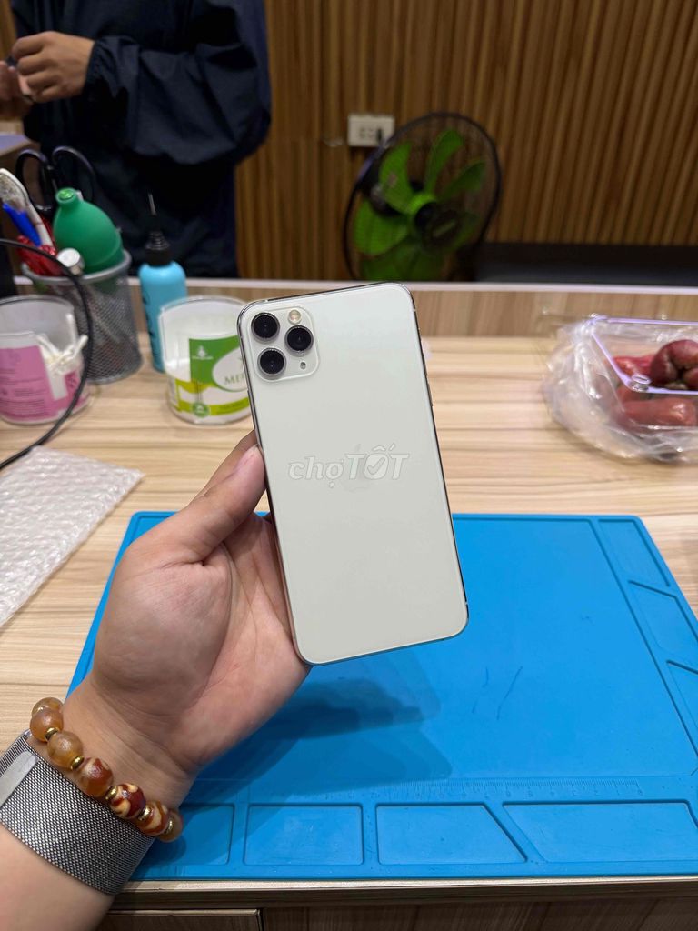 Iphone 11 Promax 256gb Silver 99%. Mua bán Điện thoại tại Quận Gò Vấp Tp Hồ Chí Minh được đăng bởi Võ Chí Bảo hình 1
