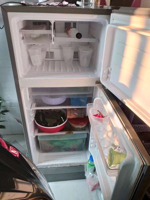 Tủ lạnh shap 180 lít sử dung tốt