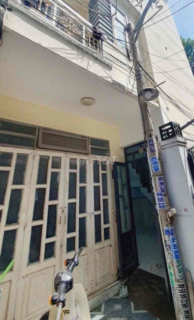 nhà 2 lầu giữ sổ chính. 4phòng 2 tolet. hẻm 3,5m TTH 21q12