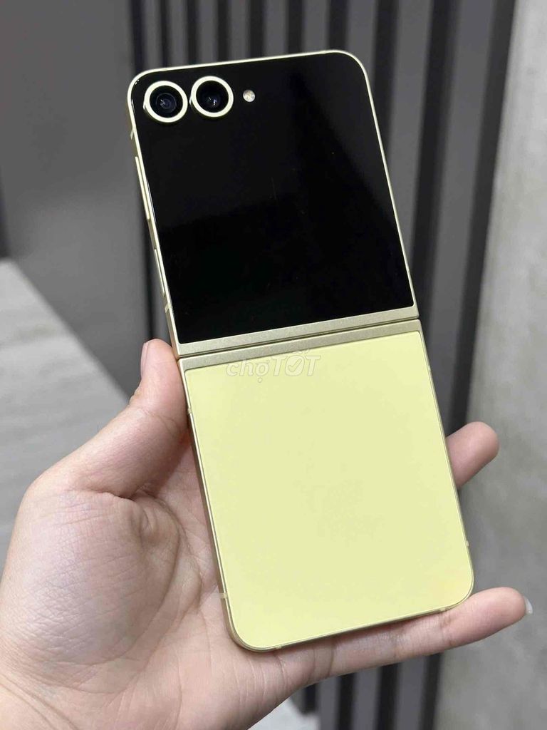 Samsung Galaxy Z Flip6 512GB Vàng Mỹ Like New Zin. Mua bán Điện thoại tại Quận 8 Tp Hồ Chí Minh được đăng bởi CA REM BÁN TÁO hình 1
