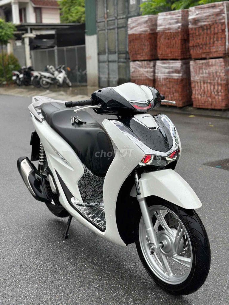 SH Siêu Lướt 2025 Siêu Chất_Bảo Hành 3 Năm. Mua bán Xe máy tại Huyện Gia Lâm Hà Nội được đăng bởi Xe Máy Phúc Hưng hình 3