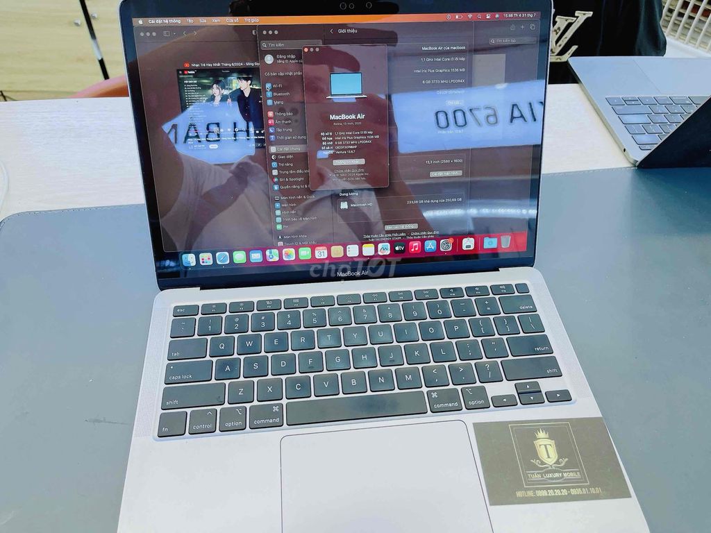 Macbook Air 2020 Core i3 8G/256G màu xám 99%