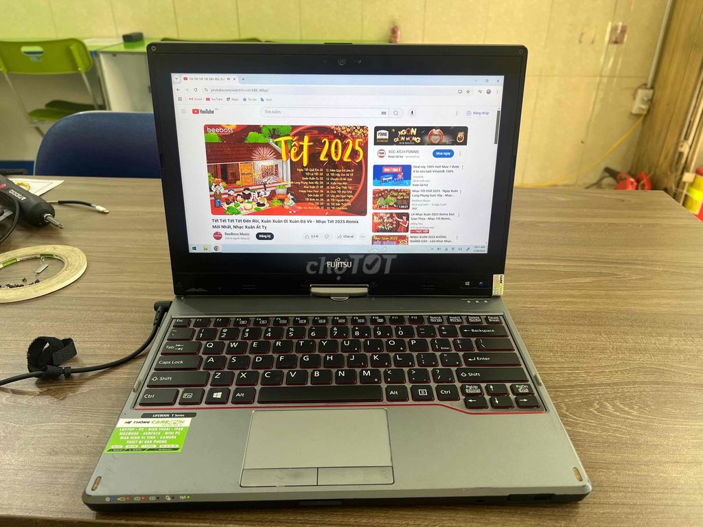 FUJITSU T725 Cảm ứng xoay 360