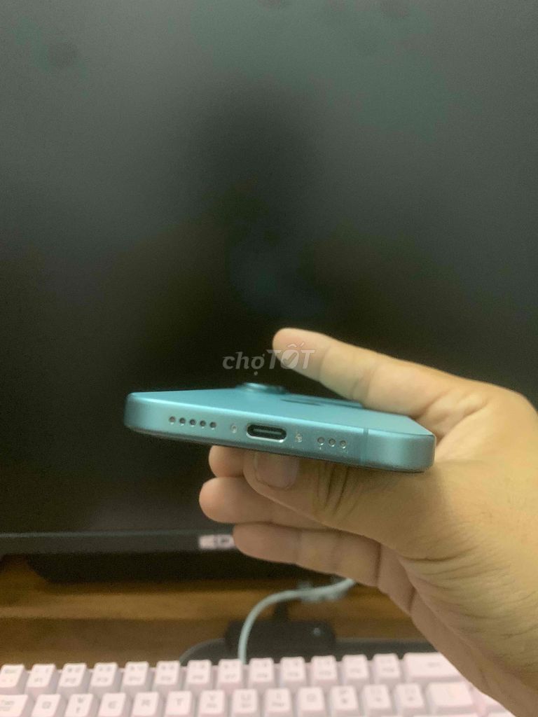Em cần ra đi em iphone 16 thường