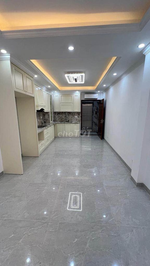Продается переулок 89 Lac Long Quan, Tay Ho, гараж для автомобилей, лифт