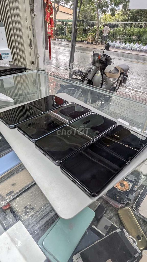 Samsung Z Flip 3 Đen Hư màn trong. Mua bán Điện thoại tại Thành phố Bến Tre Bến Tre được đăng bởi mac store hình 1