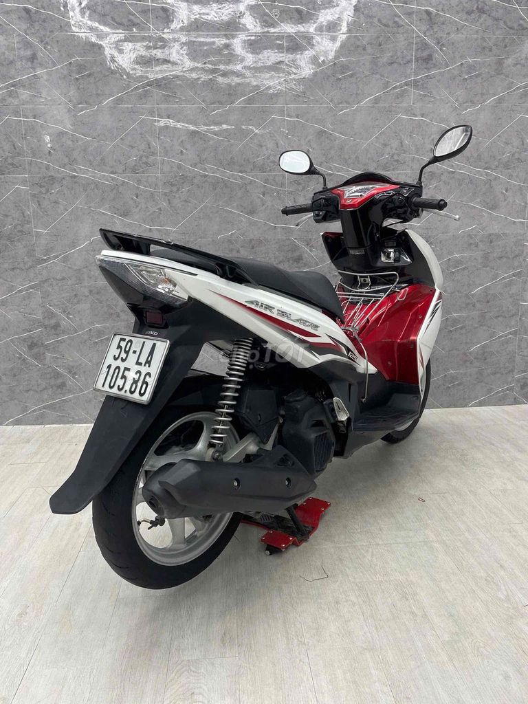 Honda Airblade с номерами Хошимина, ровный пластик, тихий мотор