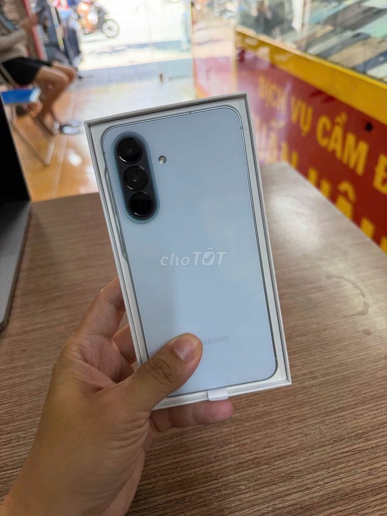 Samsung Galaxy A57 5G 8GB/256GB Xám. Mua bán Điện thoại tại Quận 10 Tp Hồ Chí Minh được đăng bởi Hội Đồ Điện Tử hình 1