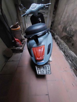 Xe máy điện Vespa Xám