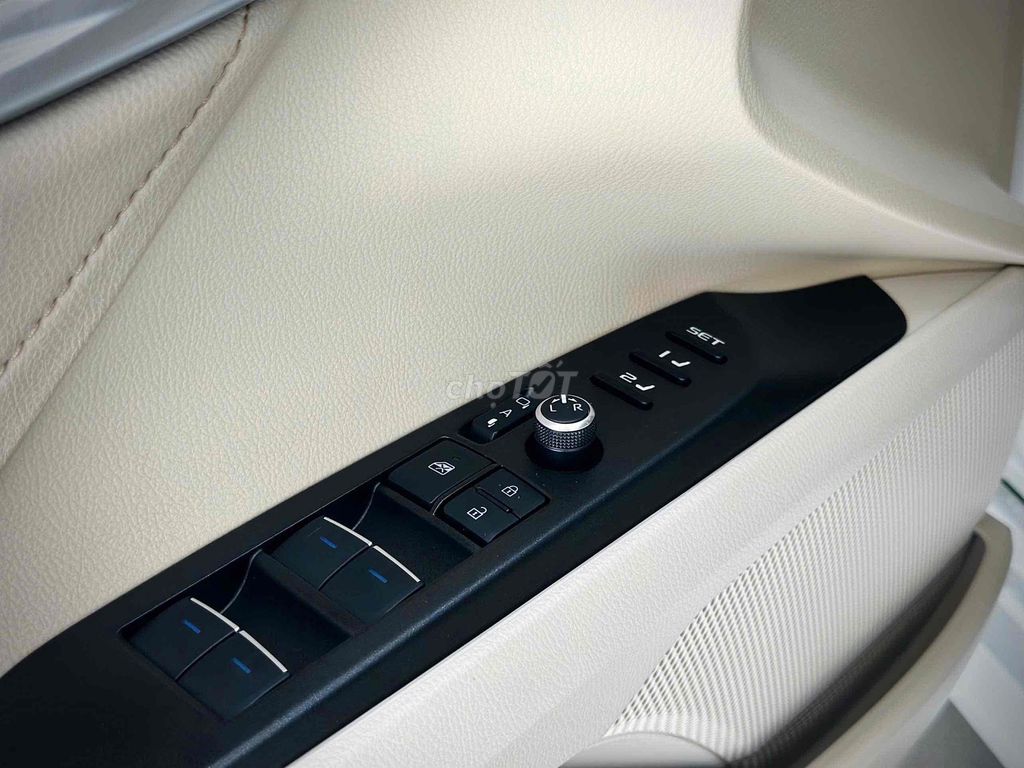 𝐓𝐎𝐘𝐎𝐓𝐀 𝐂𝐀𝐌𝐑𝐘 𝟐.𝟓𝐐 𝐒𝐈𝐄̂𝐔 ĐẸP. Mua bán Ô tô tại Thành phố Thủ Đức Tp Hồ Chí Minh được đăng bởi Tấn Khang Chuyên Xe Lướt hình 13