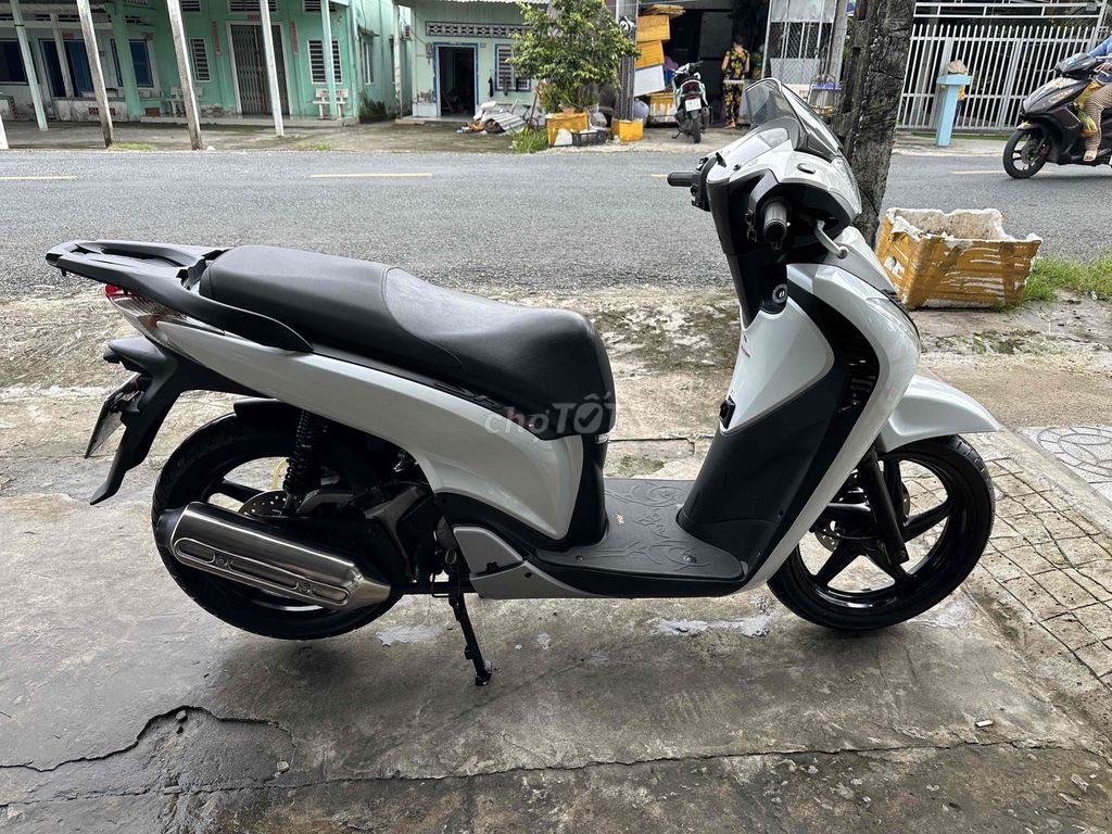 Honda SH150i đập thùng 2016Trắng sm110 xe mới chát. Mua bán Xe máy tại Thành phố Rạch Giá Kiên Giang được đăng bởi đam mê hình 1