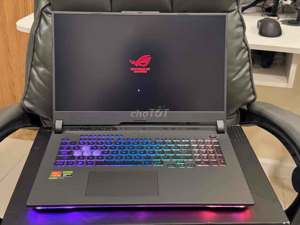 ASUS ROG Strix G17 R9 7845HX RTX 4060 2.5K 240Hz