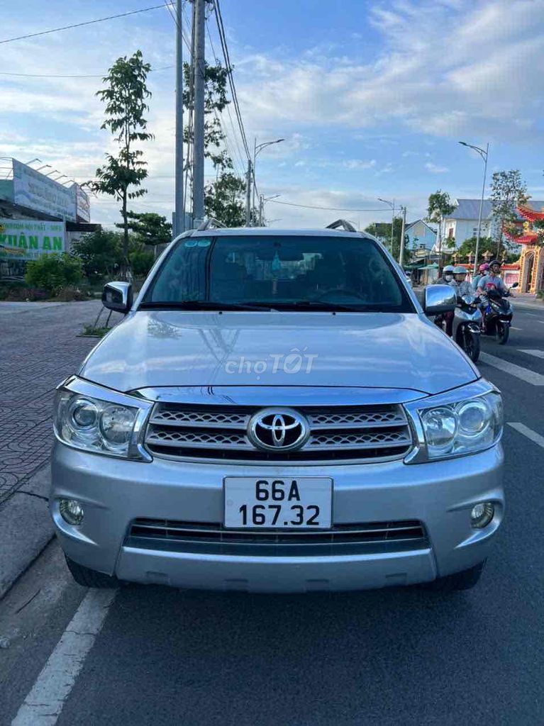 Toyota Fortuner 2011 MT Máy Dầu