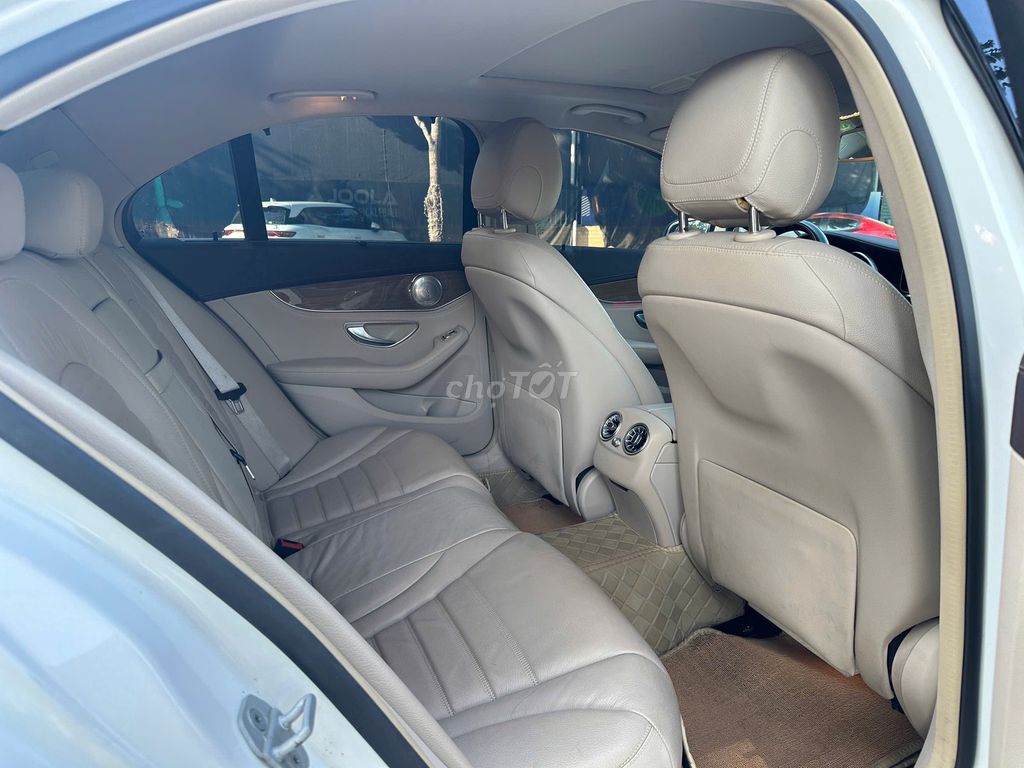 Mercedes-Benz C250 Exclusive 2016 màu trắng. Mua bán Ô tô tại Quận Thanh Xuân Hà Nội được đăng bởi Nguyễn Tuấn Hoàng hình 8