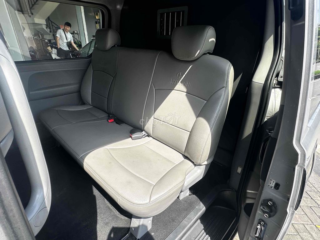 Cần Bán chiếc Hyundai Starex 2011 Xám. Mua bán Ô tô tại Quận 7 Tp Hồ Chí Minh được đăng bởi Hoàng Trung hình 10