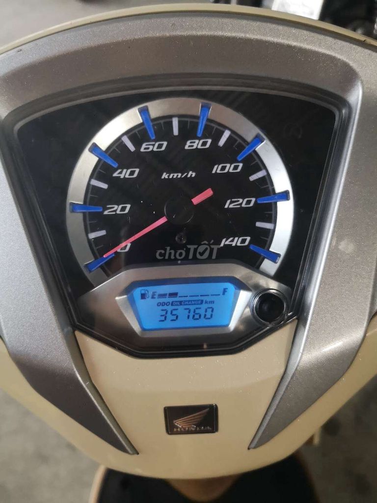 Honda Lead 2023, кремово-желтый, 35 760 км