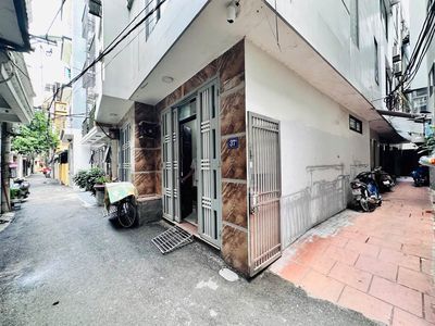 Nhà lô góc Phạm Văn Đồng, 30m², 5 tầng, 8.8 tỷ