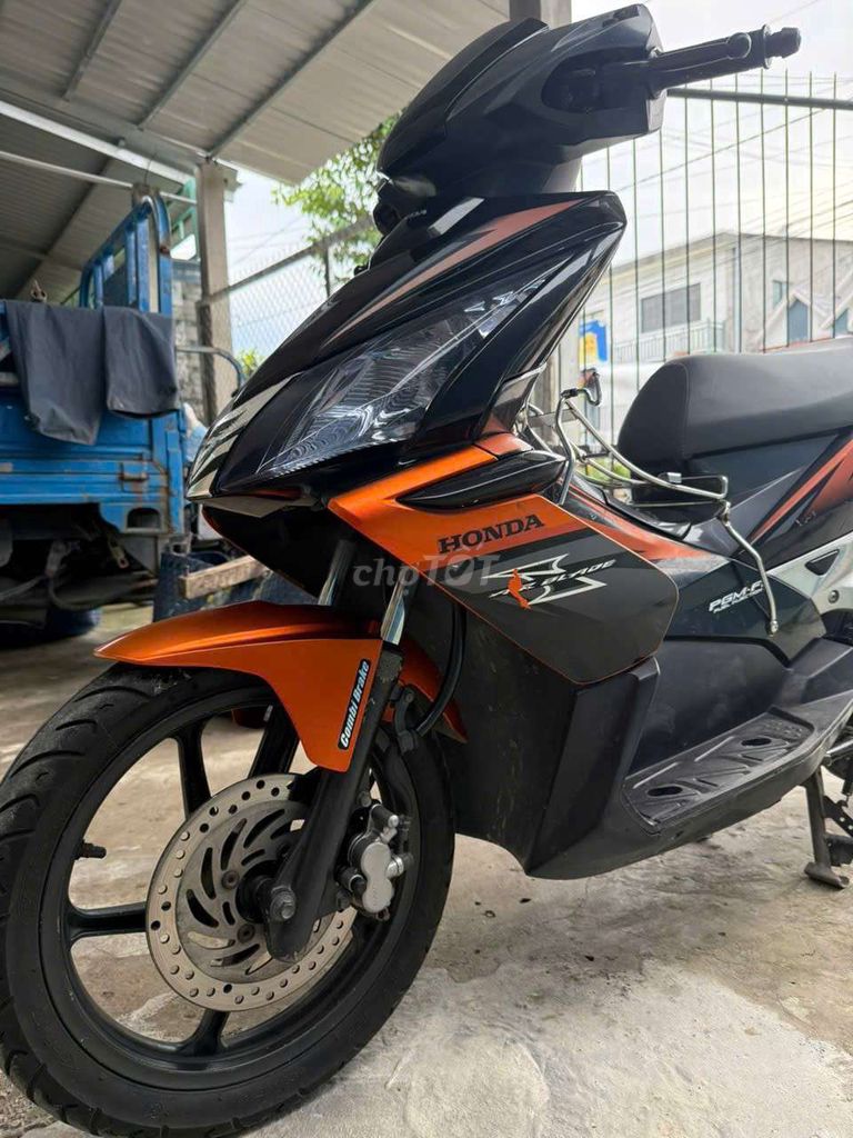 Honda Air Blade thái 2009 Cam Đen. Mua bán Xe máy tại Thành phố Vĩnh Long Vĩnh Long được đăng bởi Lữ Quốc Huynh hình 2
