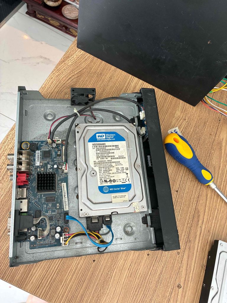 Đầu thu camera Dahua 4 kênh 250GB + 4 cam hik. Mua bán Máy ảnh, Máy quay tại Thành phố Sóc Trăng Sóc Trăng được đăng bởi Chí Trung Điện Mặt Trời hình 1