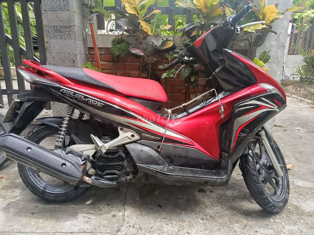 Honda Air Blade 2024 красно-черный
