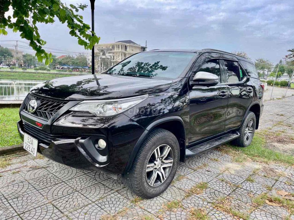 Toyota Fortuner Đen Số sàn 7 chỗ. Mua bán Ô tô tại Quận Ngũ Hành Sơn Đà Nẵng được đăng bởi Đặng Minh Tuấn hình 9