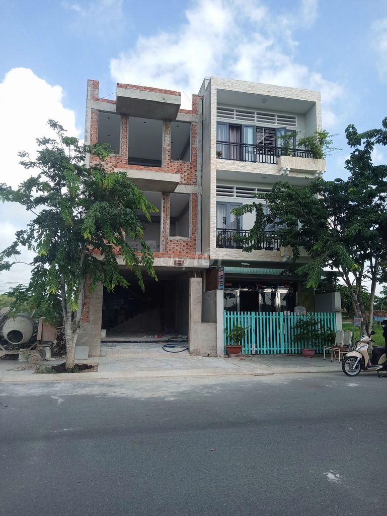 Ngộp đất KDC Hưng Long Residence QLN2 Tân Mỹ Long An Dt 157m2 700tr