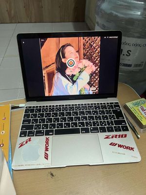 Cần bán Macbook