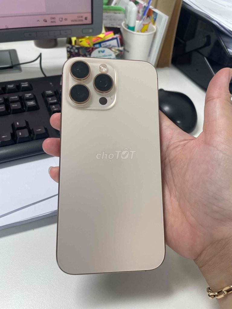 Apple iPhone 16 Pro Max 256GB Gold Đã sử dụng. Mua bán Điện thoại tại Quận 7 Tp Hồ Chí Minh được đăng bởi Oanh Bui hình 1