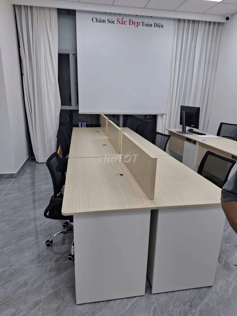 Bàn nhân viên có vách ngăn. Mua bán Bàn ghế tại Thành phố Thủ Đức Tp Hồ Chí Minh được đăng bởi Vân Decor hình 5