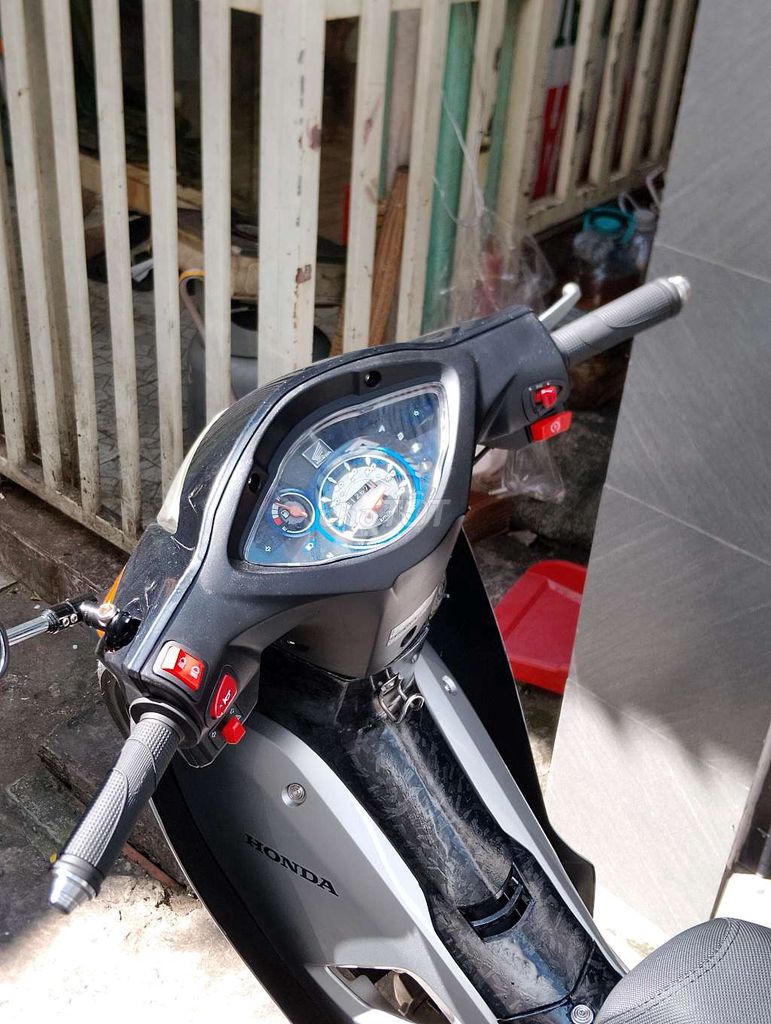 Honda Wave Bạc Số sàn. Mua bán Xe máy tại Quận Ninh Kiều Cần Thơ được đăng bởi Lê Gia Huy hình 3