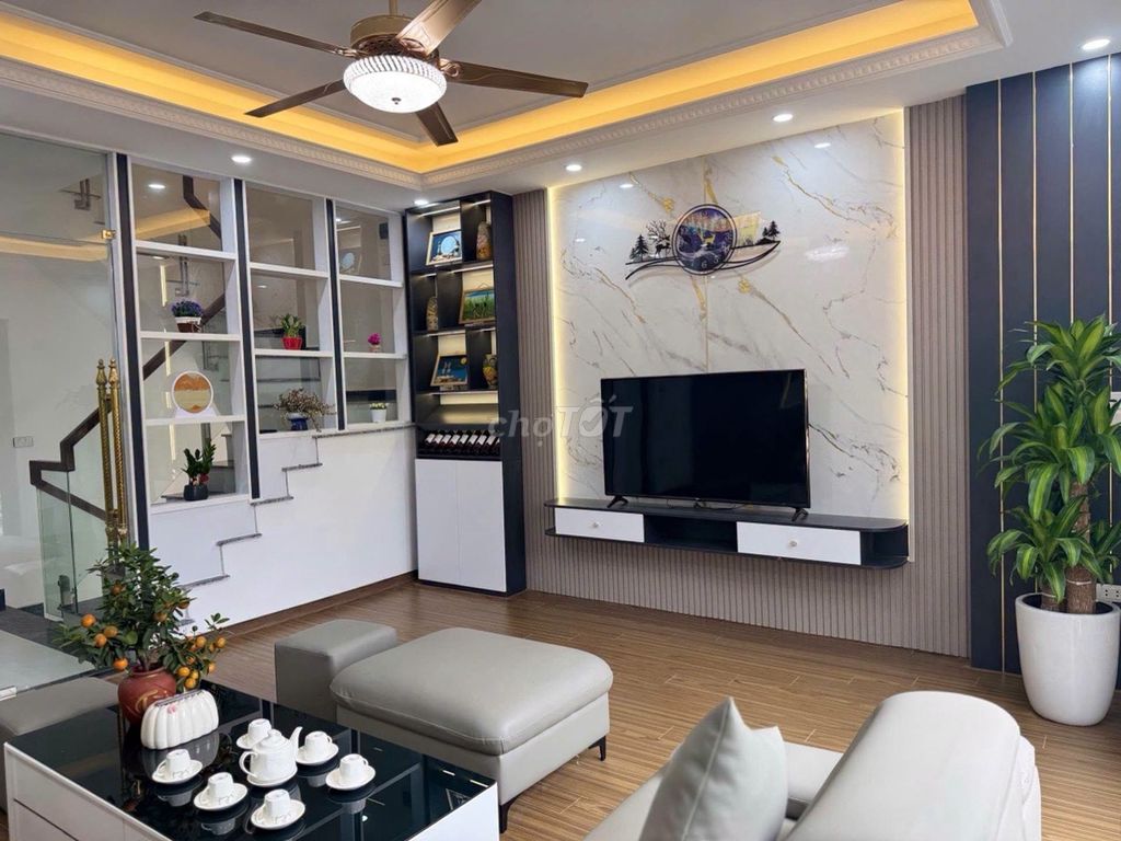 Дом 45 м², 5 этажей, 4 спальни, парковка - Ngoc Hoi