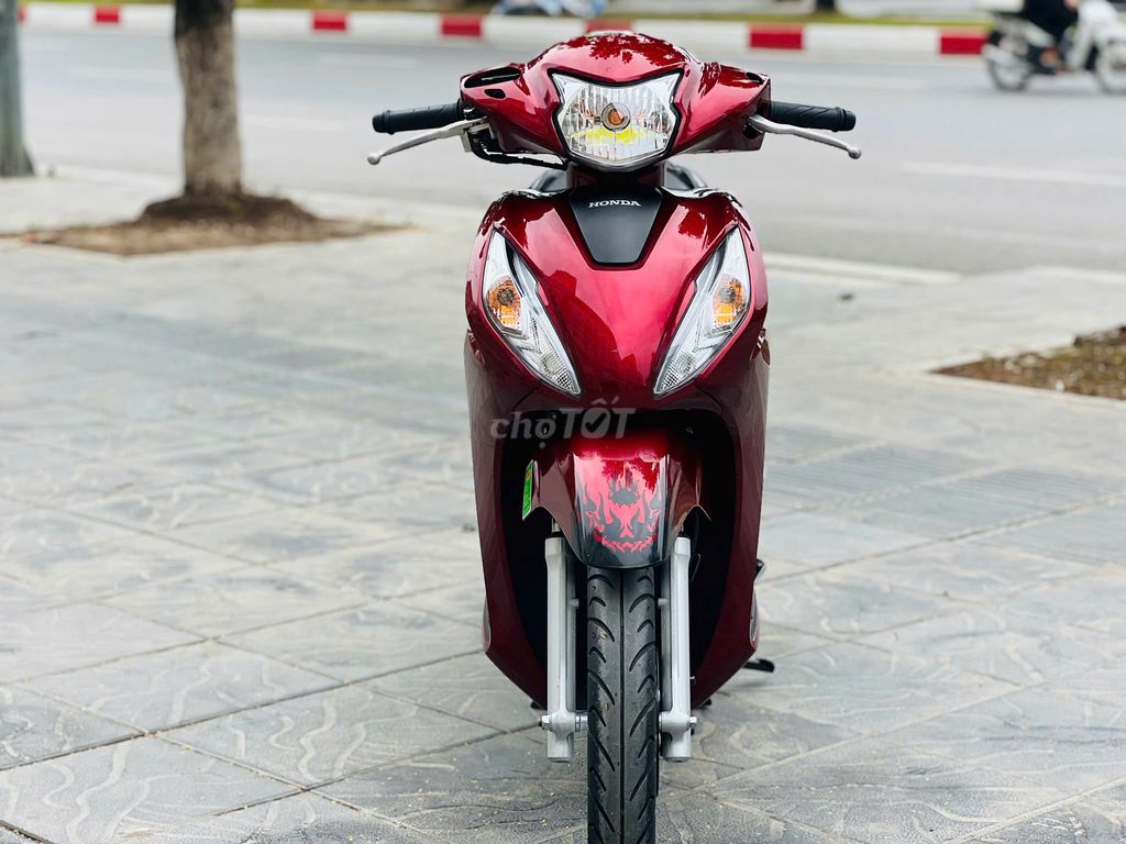 Honda Vision 110 2024 Red Main красивая автовладелица..