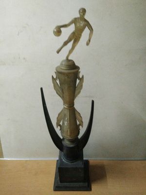 Chiếc cúp xưa 84. Mua bán Đồ sưu tầm, đồ cổ tại Quận 3 Tp Hồ Chí Minh được đăng bởi TâmA