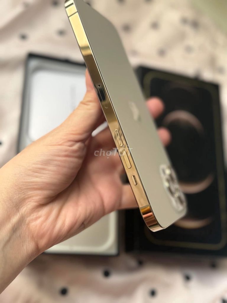 Can tiền bán Iphone 12 pro max 256G màu vàng golf