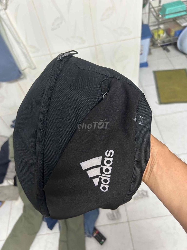 Túi đeo chéo Adidas Vải Đen Unisex. Mua bán Túi xách tại Quận Gò Vấp Tp Hồ Chí Minh được đăng bởi ĐỒ Si HIỆU CHÍNH HÃNG hình 1