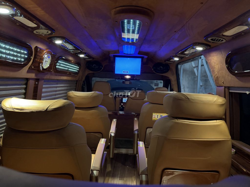 Ford Transit 2017 10 chỗ Limousine Luxury Nâu. Mua bán Ô tô tại Quận 12 Tp Hồ Chí Minh được đăng bởi Nhung Nhung 961 hình 8