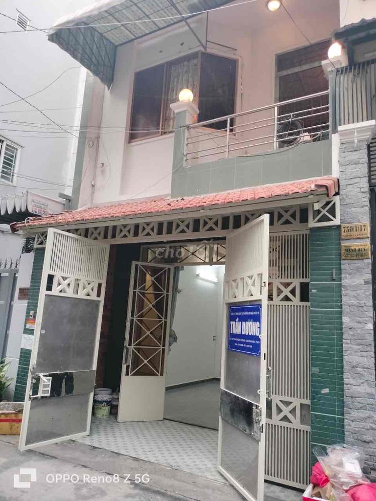 Cho thuê nguyên căn Nguyễn Kiệm, 240m2, 3 pn, 4 toilet, hẻm rộng