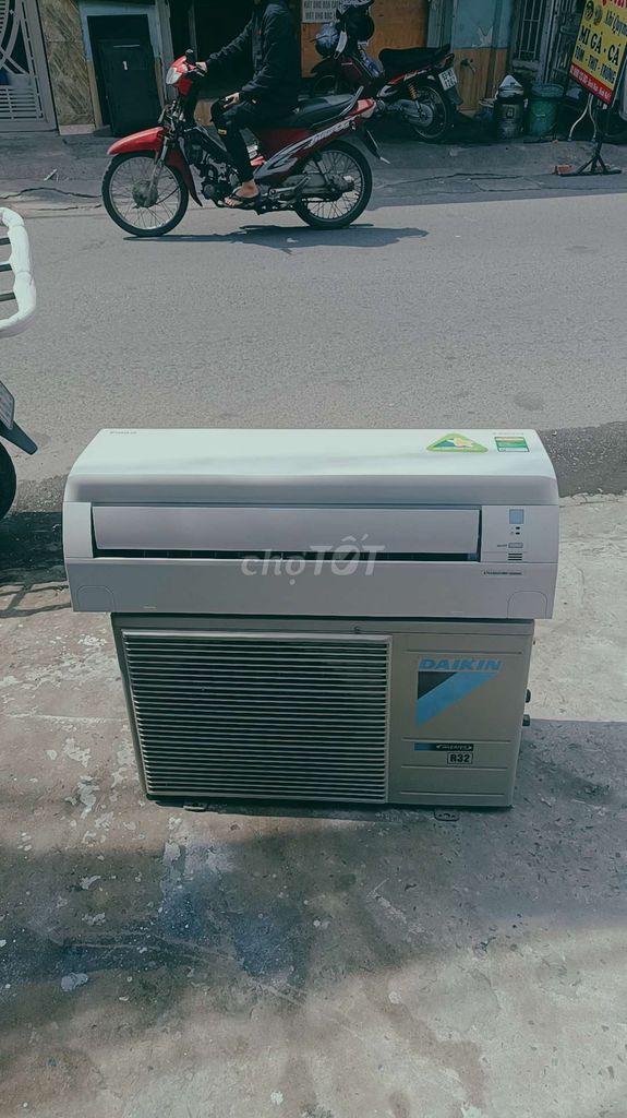 Máy lạnh Daikin inverter 1hp mới 95%