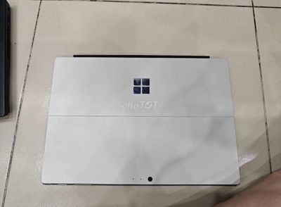 Surface pro 6 mới đét 80 lần sạc. Mua bán Laptop tại Quận 5 Tp Hồ Chí Minh được đăng bởi Nguyên