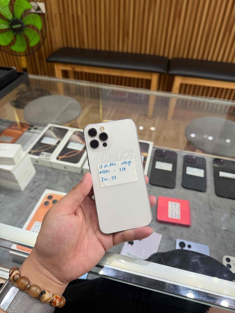 Apple iPhone 12 Pro 256GB Trắng 99%. Mua bán Điện thoại tại Quận Gò Vấp Tp Hồ Chí Minh được đăng bởi Võ Chí Bảo hình 1