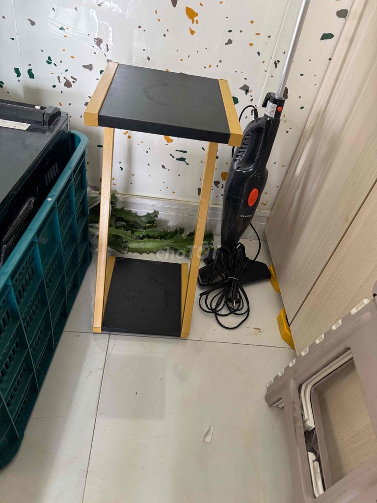 Kệ để chậu hoa khung sắt vàng 2 tầng. Mua bán Tủ, kệ gia đình tại Quận 8 Tp Hồ Chí Minh được đăng bởi Thảo hình 1