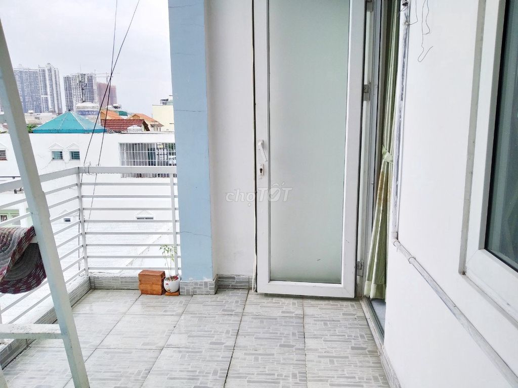 Khu Tân Quy Q7- Phòng có máy lạnh, ban công riêng, cửa sổ cực thoáng