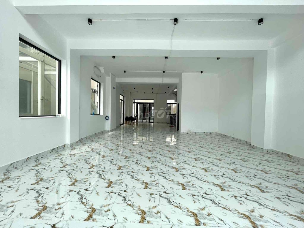 Tầng trệt Shophouse Đinh Thị Thi 7x22m kinh doanh giá 25 triệu