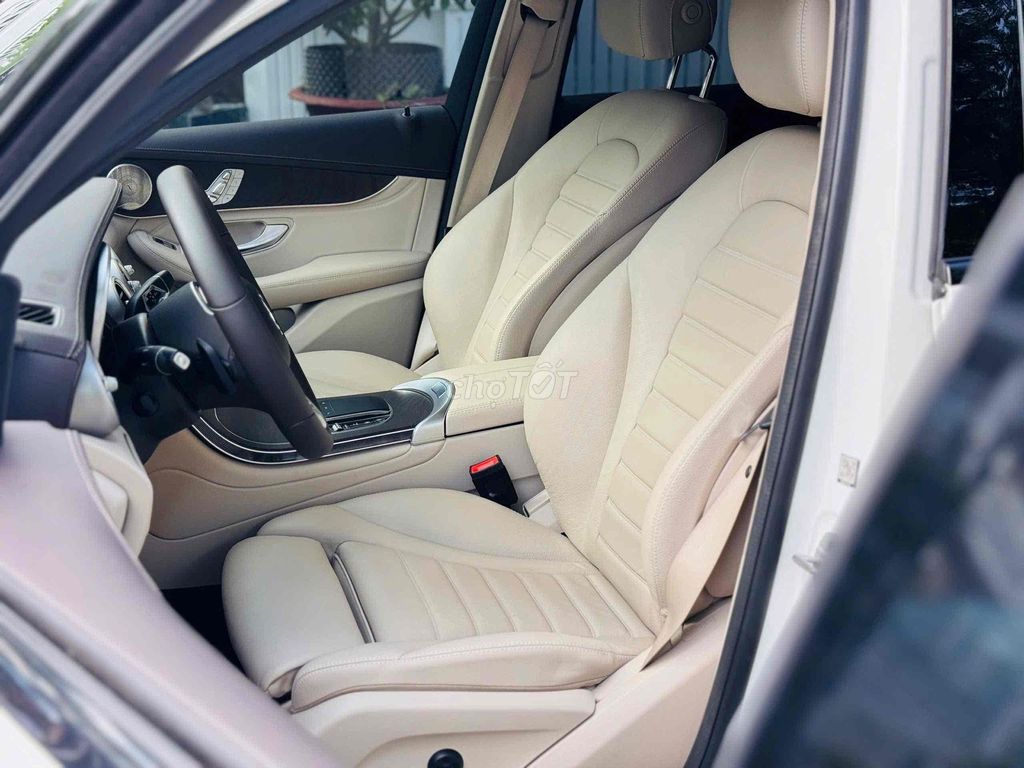 Mercedes GLC200 4Matic 2021 Trắng Kem. Mua bán Ô tô tại Quận Bình Tân Tp Hồ Chí Minh được đăng bởi Hoàng Thọ hình 8