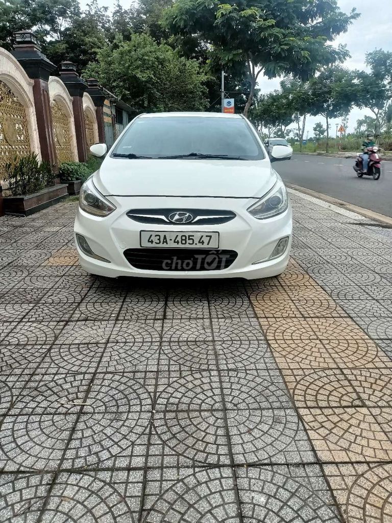 Hyundai Accent Blue 2013 Số sàn Trắng