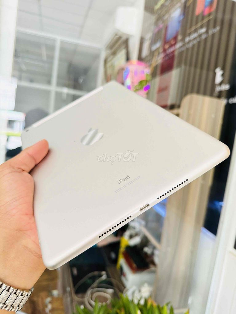 Apple iPad Gen 8 32GB Bạc. Mua bán Máy tính bảng tại Quận Ninh Kiều Cần Thơ được đăng bởi HẢI APPLE CẦN THƠ hình 1