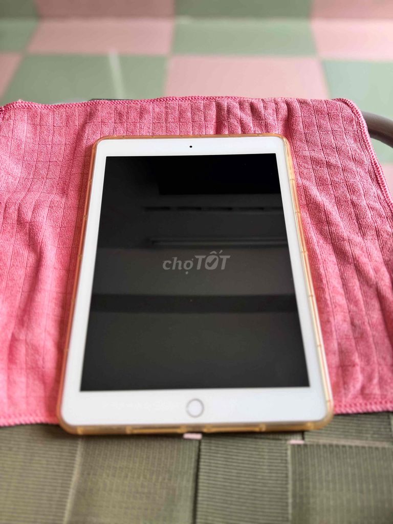 Apple iPad Gen 6 32GB Bạc Có SIM. Mua bán Máy tính bảng tại Quận 4 Tp Hồ Chí Minh được đăng bởi JSC vmd hình 1