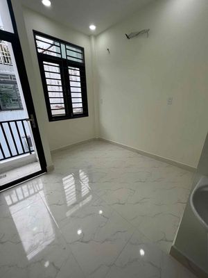 PHÒNG BAN CÔNG NGUYỄN TƯ GIÃN RỘNG 20M2 CÓ SẲN MÁY LẠNH GIÁ 3TR5