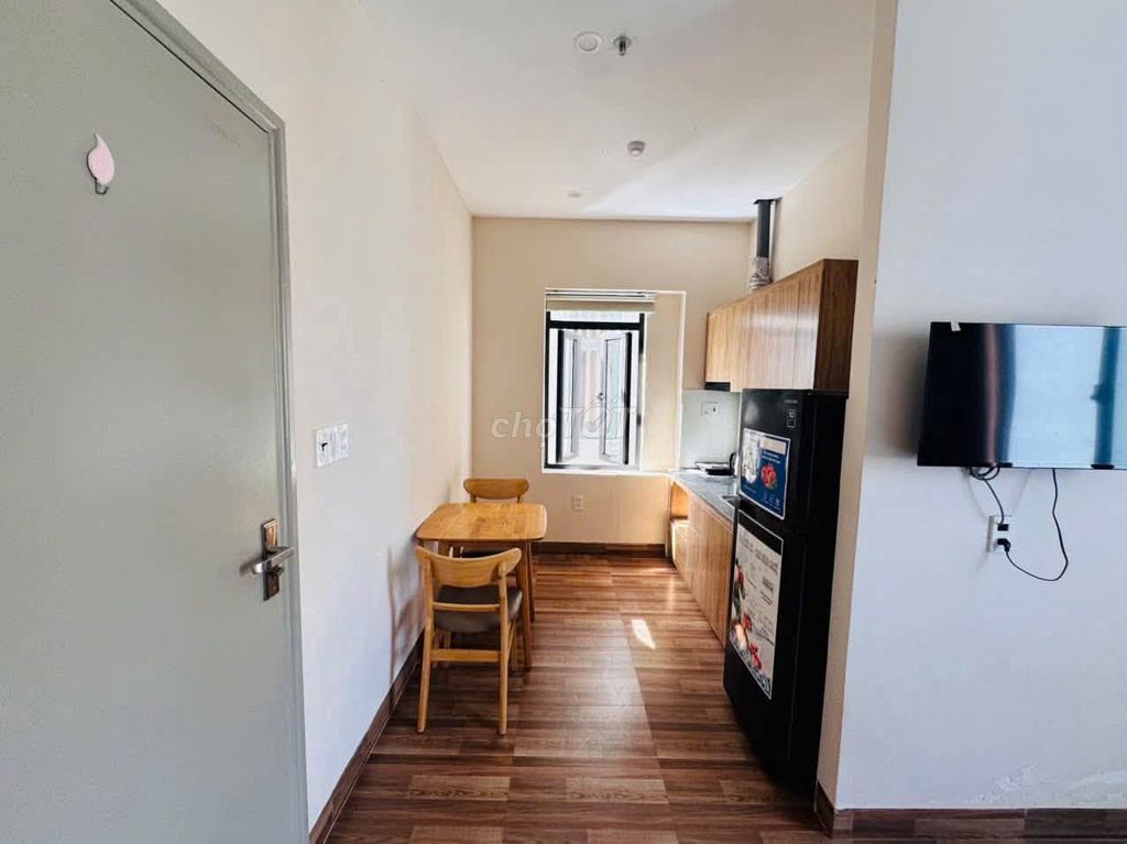 Furnished studio with window on Khuê Mỹ Đông 3 — photo 1